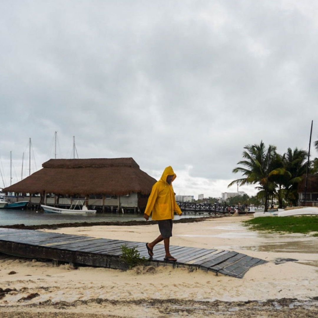 Lluvias después de un ciclón tropical en Quintana Roo.